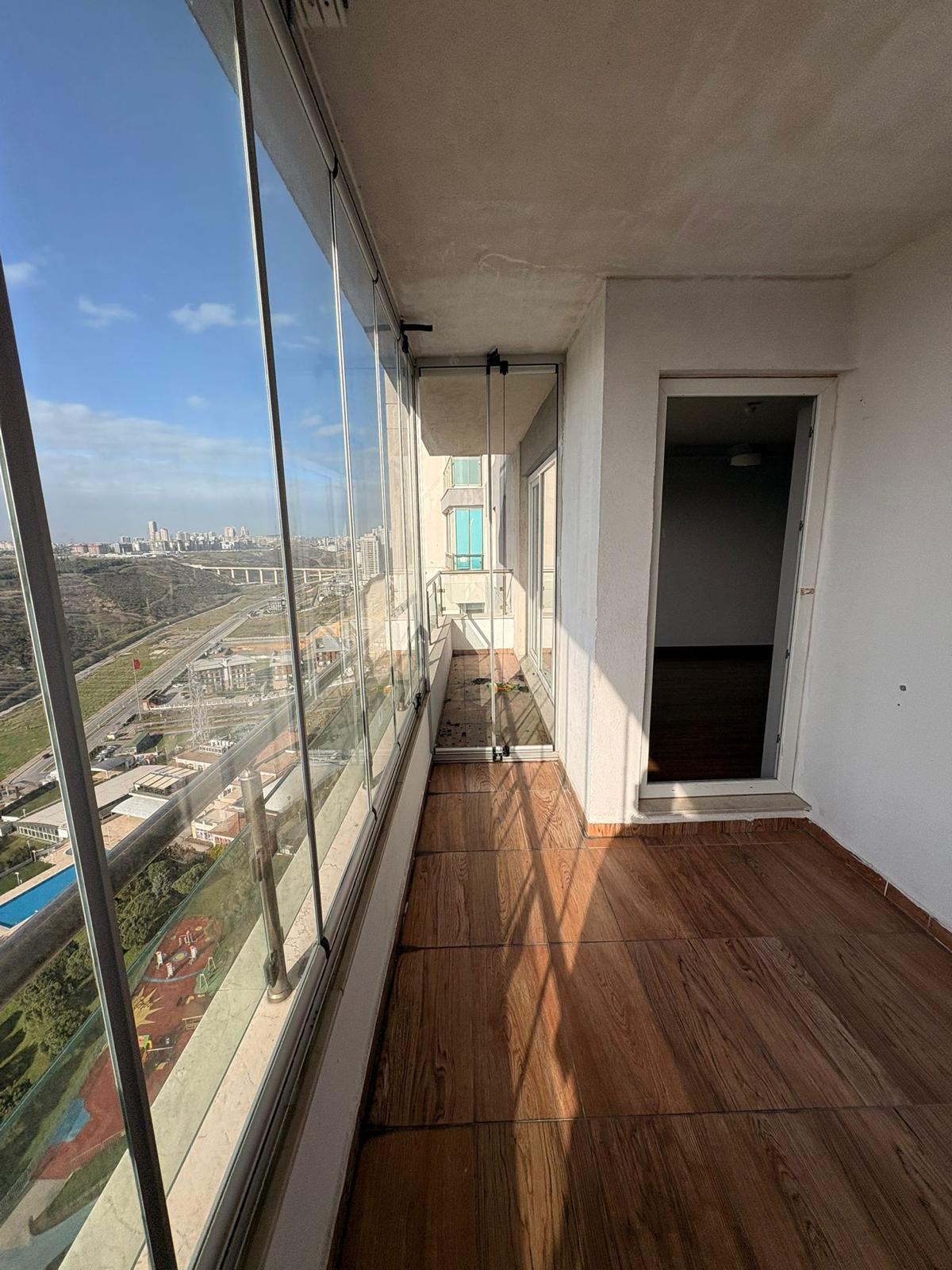 شقة باطلالة مميزة في مجمع اغا اوغلو 2+1